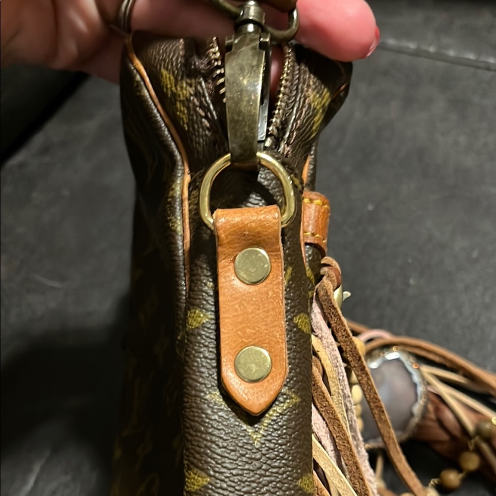 Louis Vuitton Danube Brown and Pink Crossbody Bag with Monogram Canvas - Picture 4 of 10